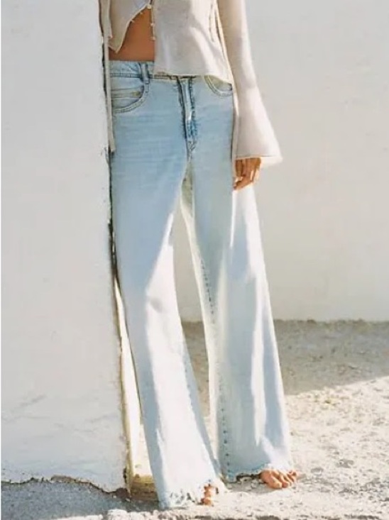 Pilcro Denim - Pilcro Mid-Rise Light Blue Adi Jeans, measures size 28